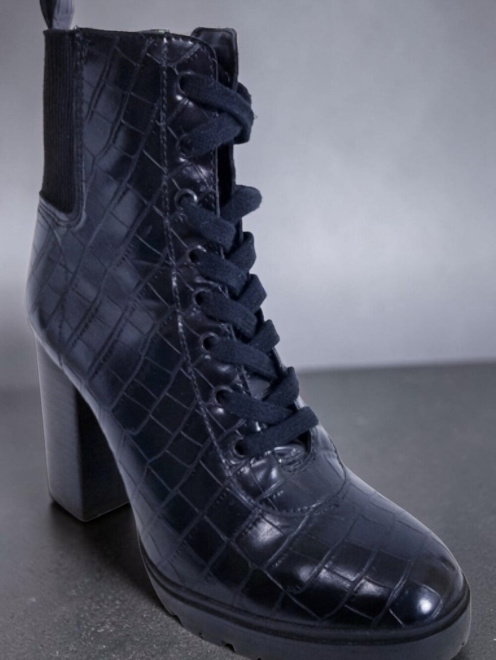 Steve Madden Booties Size 8 Latch Croc Embossed Combat Lace Up Chunky Heel Black